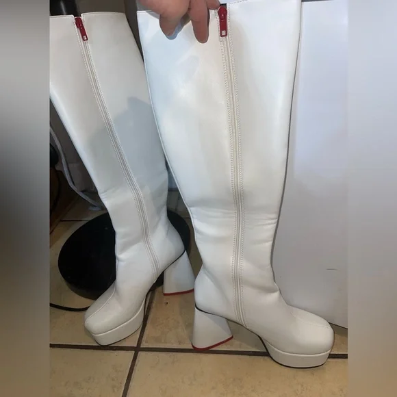 La Moda Heart Boots - Picture 5 of 5